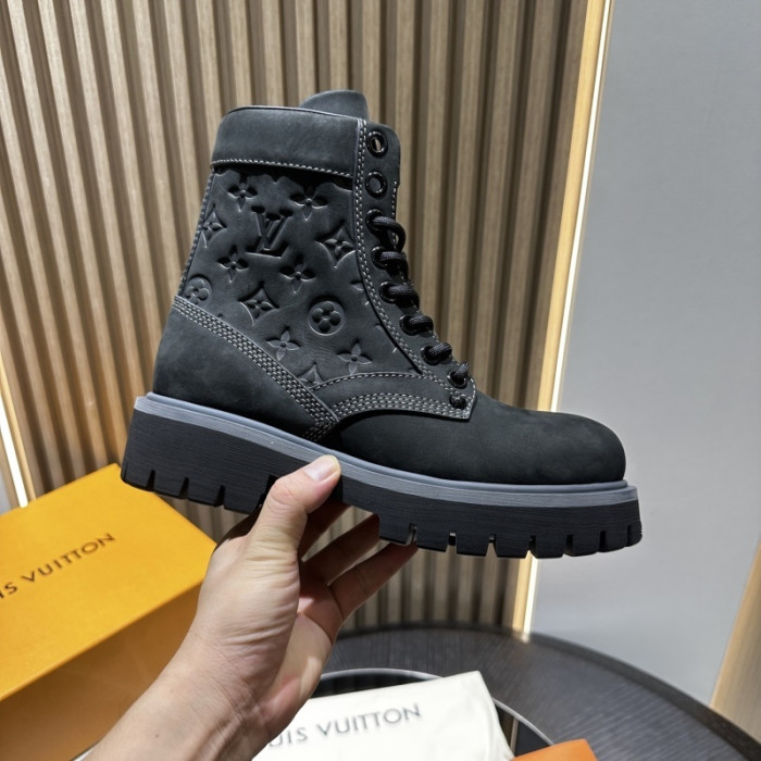 LV BOOTS L000057