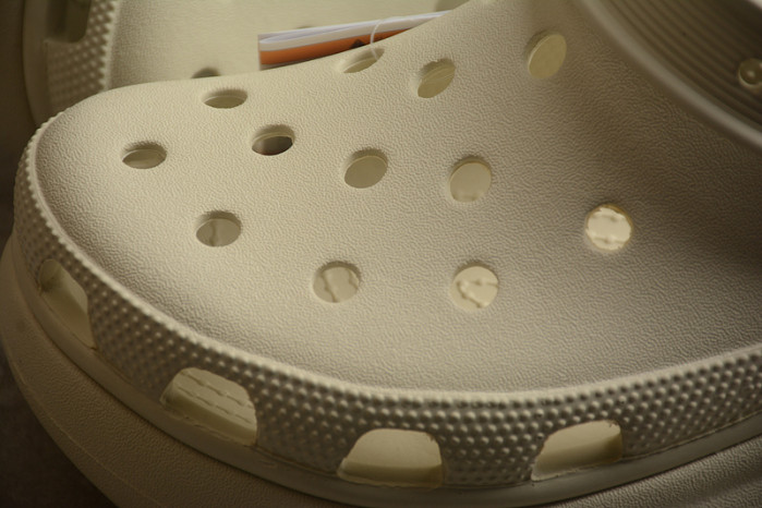 CROCS SCANDAL C00035