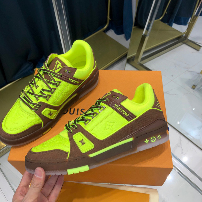 LV SNEAKER LV-000311