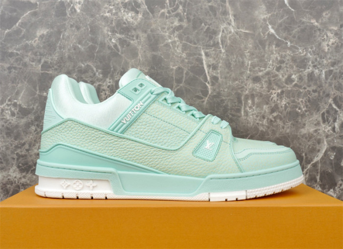 LV SNEAKER LV-000180