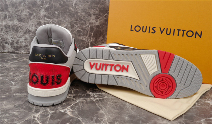LV SNEAKER LV-000157