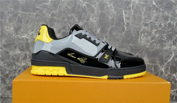 LV SNEAKER LV-000230