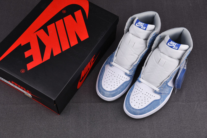 Air Jordan 1 High OG “Hyper Royal” 555088-402