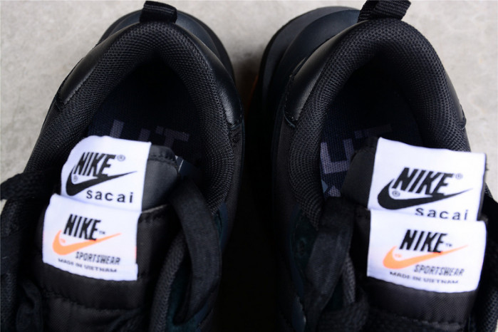 NIKE VAPORWAFFLE SACAI