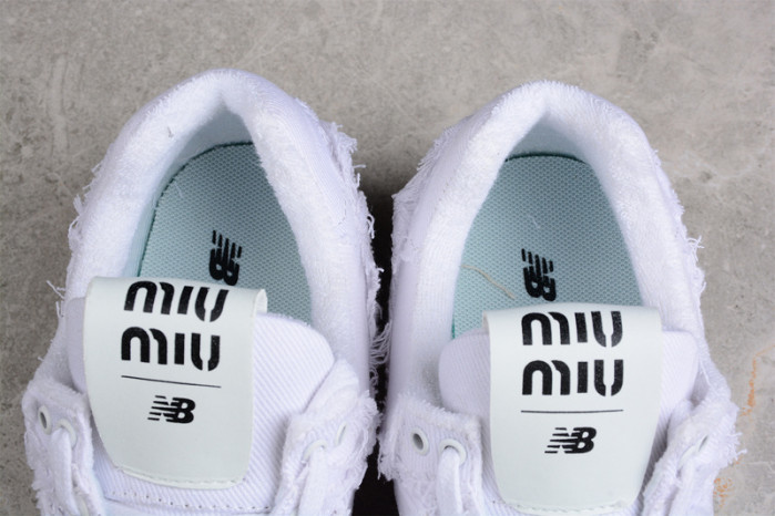 NEW BALANCE SNEAKER 010