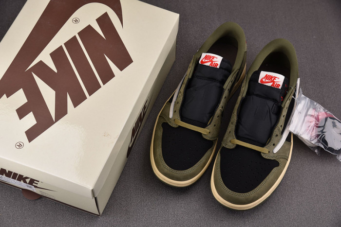 Travis Scott x Air Jordan 1 Low OG 
