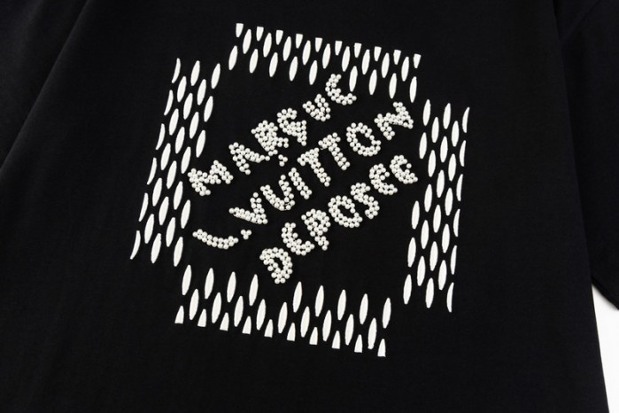 LV CLOTHES V00031