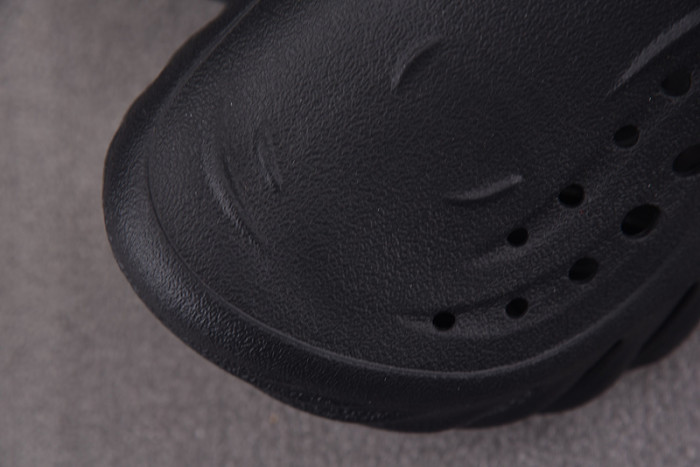 CROCS X SALEHE BEMBURY C00017
