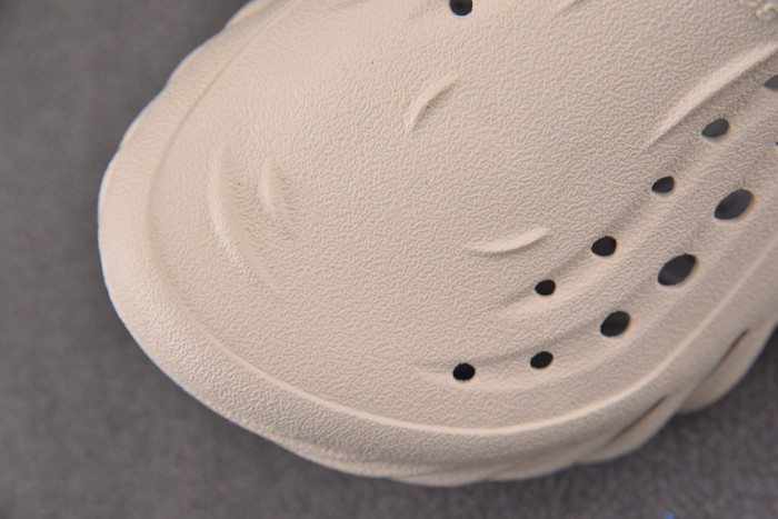 CROCS X SALEHE BEMBURY C00020