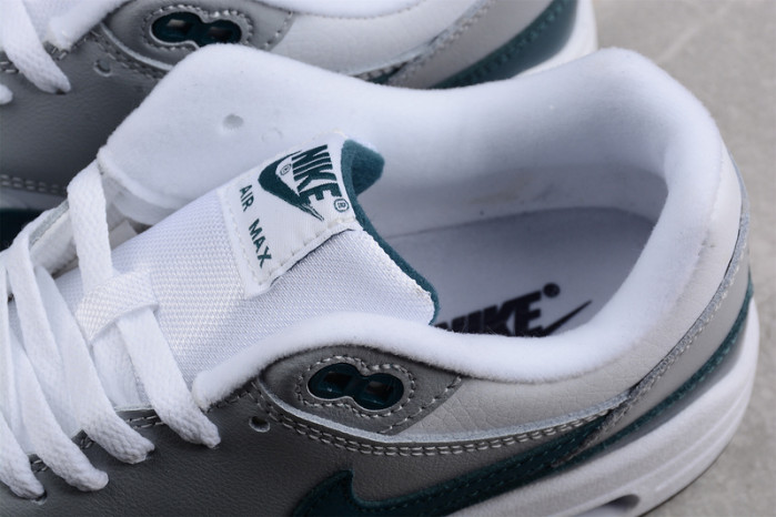 NIKE AIR MAX 1 LV8
