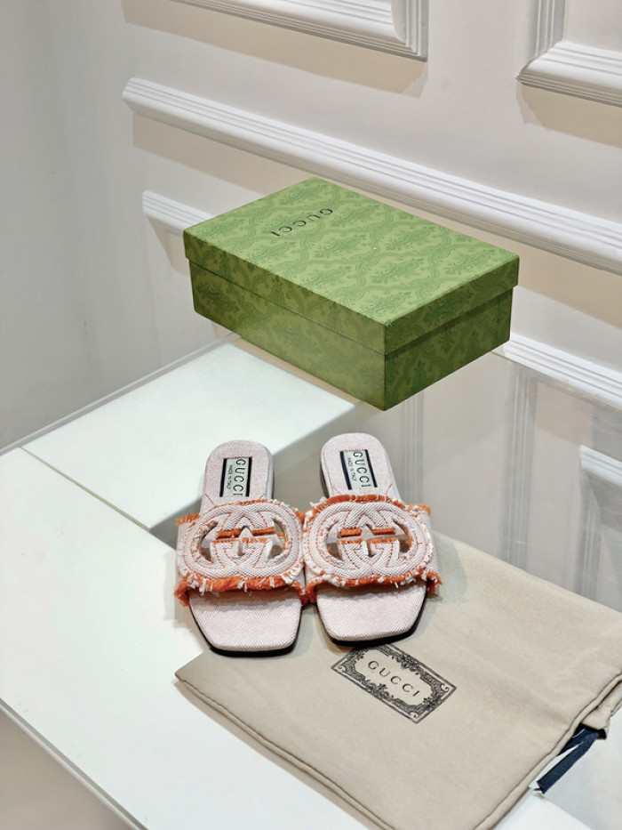 Gucc* Sandal 209
