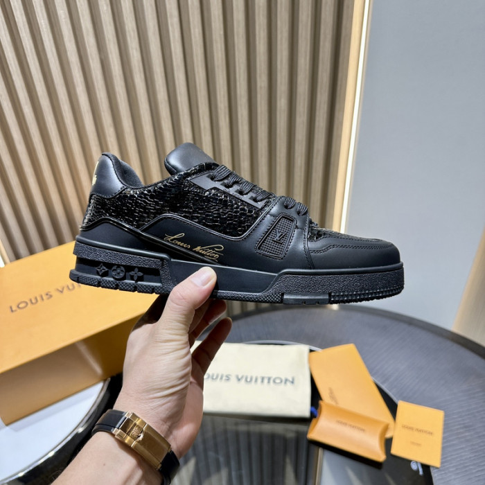 LV TRAINER SNEAKER LV-000582