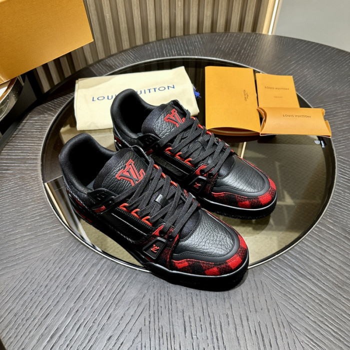 LV TRAINER SNEAKER LV-000584