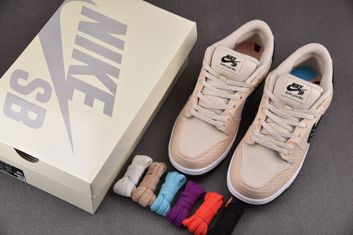 Albino & Preto x NIKE Dunk Low SB 