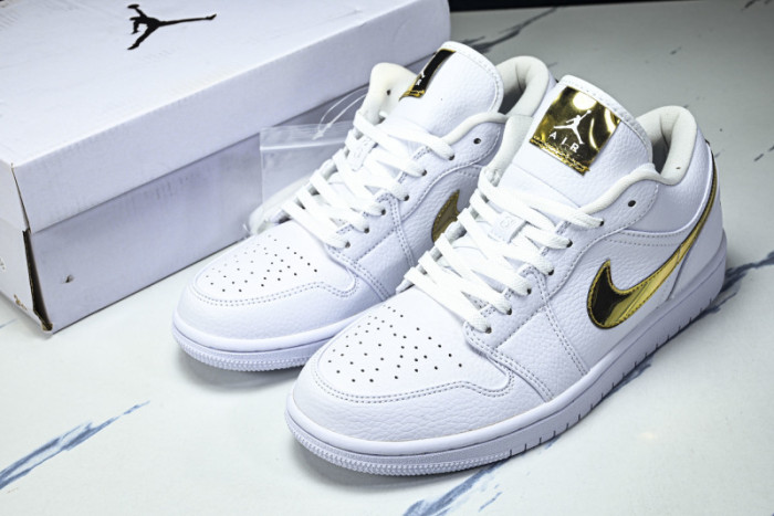 Air Jordan 1 Retro Low 