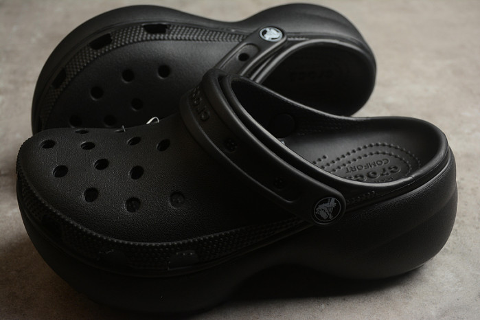 CROCS SCANDAL C00037