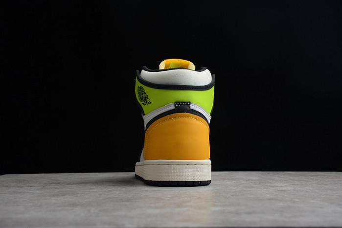 Air Jordan 1 High OG “University Gold” 555088-118
