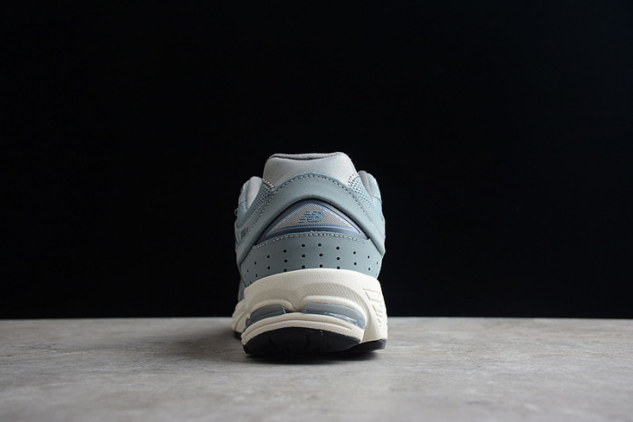 NEW BALANCE SNEAKER 008