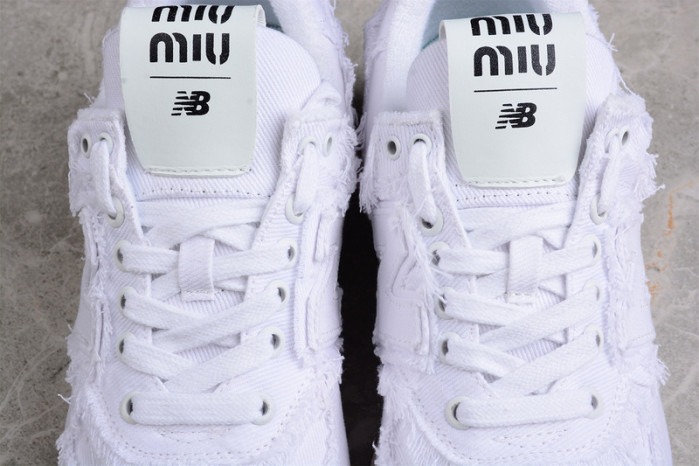 NEW BALANCE SNEAKER 010