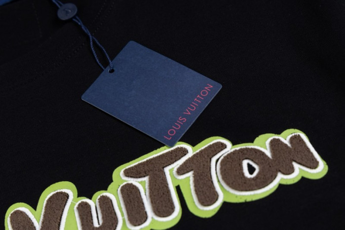 LV CLOTHES V00027
