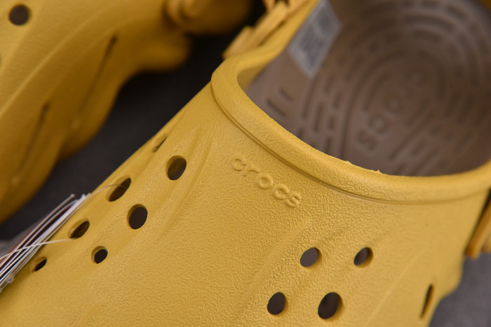 CROCS X SALEHE BEMBURY C00021