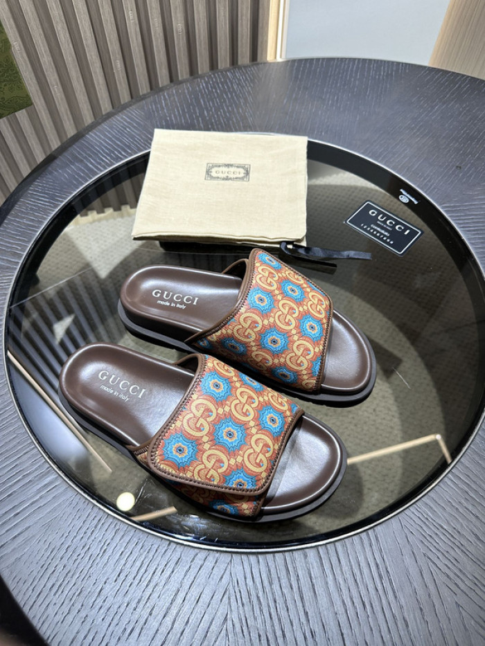 Gucc* Sandal 132