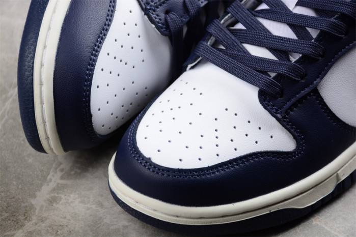 NIKE DUNK LOW