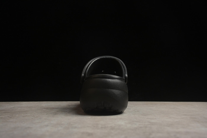 CROCS SCANDAL C00037