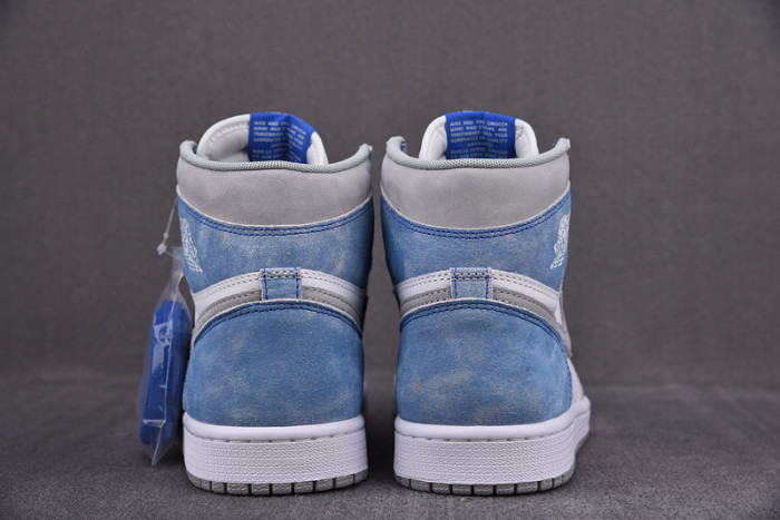 Air Jordan 1 High OG “Hyper Royal” 555088-402