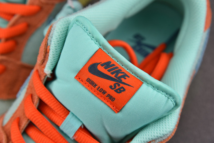 Nike SB Dunk Low Orange Emerald Rise DV5429-800