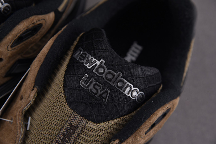 NEW BALANCE SNEAKER NB077