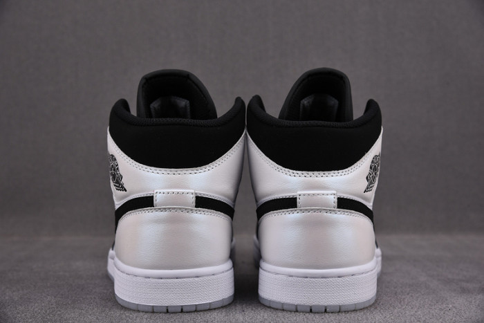 Air Jordan 1 Mid SE