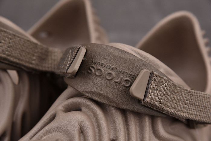 CROCS X SALEHE BEMBURY C00011