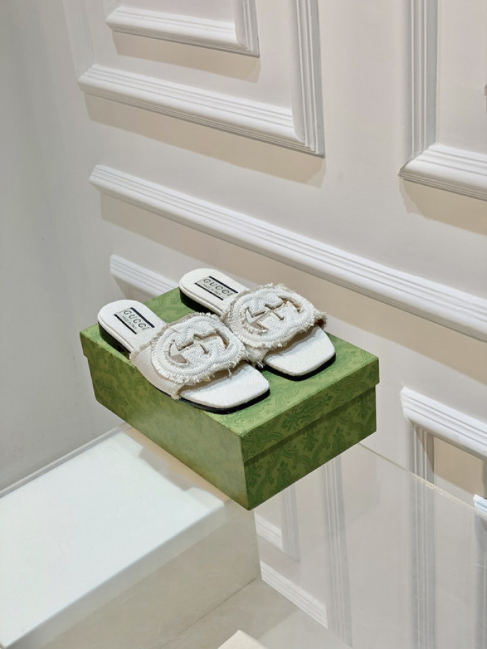 Gucc* Sandal 208