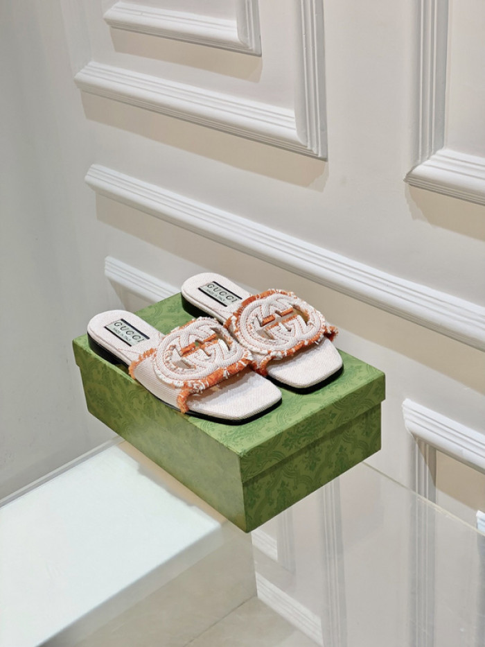 Gucc* Sandal 209