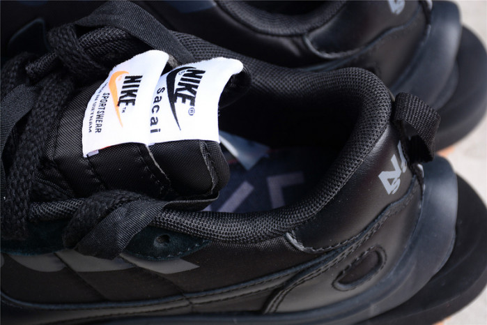 NIKE VAPORWAFFLE SACAI
