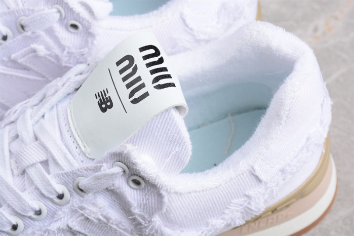 NEW BALANCE SNEAKER 010