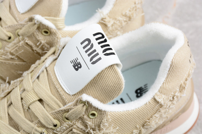 NEW BALANCE SNEAKER 011