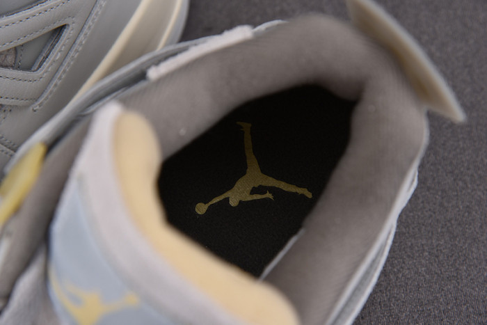 Jordan 4 Retro SE Craft Photon Dust DV3742-021