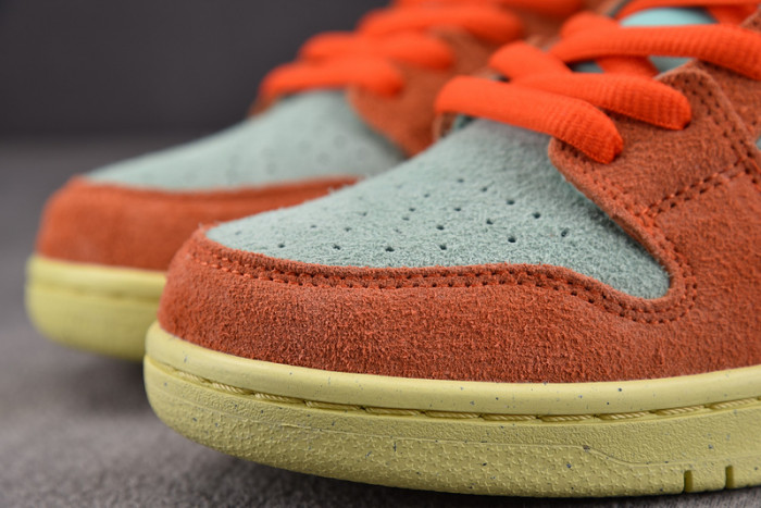 Nike SB Dunk Low Orange Emerald Rise DV5429-800