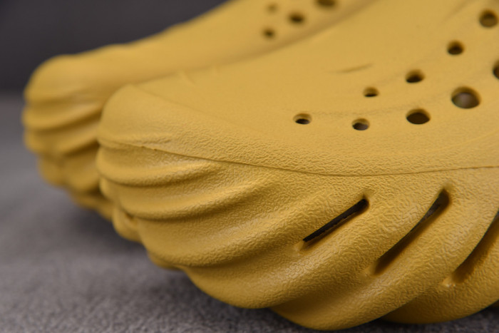 CROCS X SALEHE BEMBURY C00021