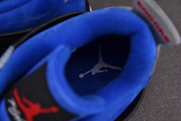 AIR JORDAN 4