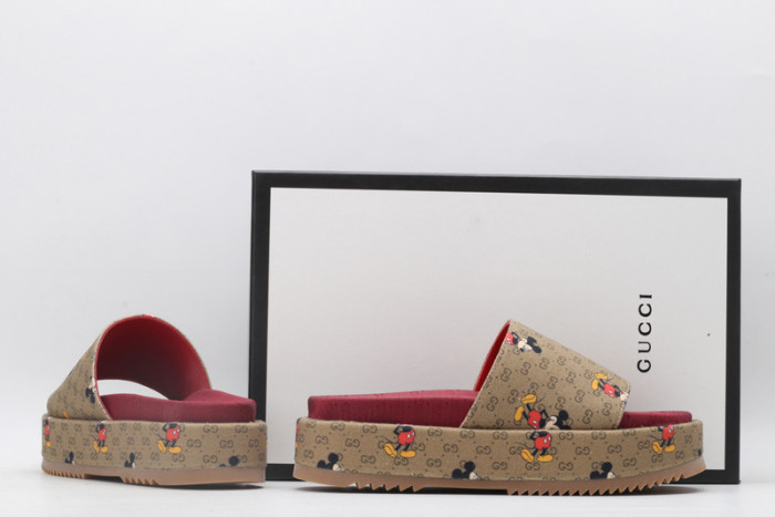 Gucc* Sandal70