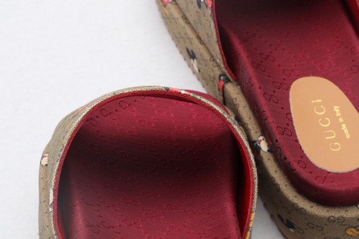 Gucc* Sandal70