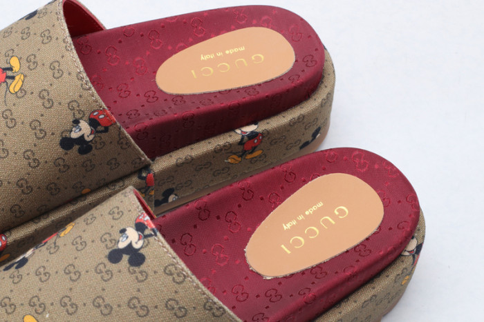 Gucc* Sandal70