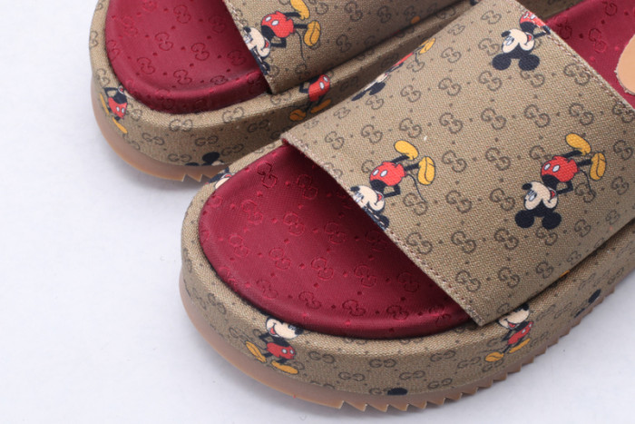 Gucc* Sandal70