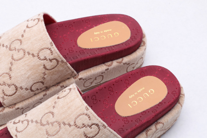 Gucc* Sandal85