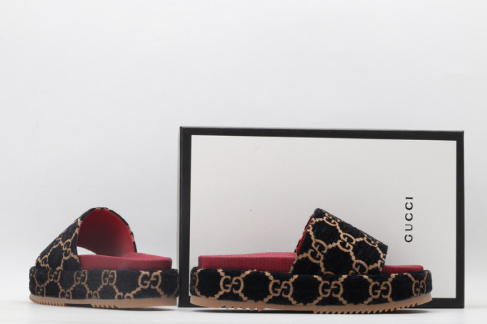 Gucc* Sandal82