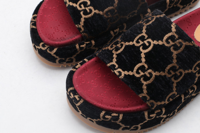Gucc* Sandal82