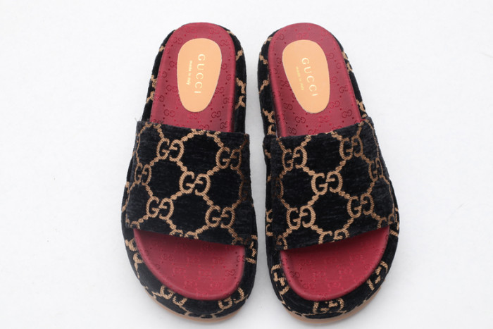 Gucc* Sandal82
